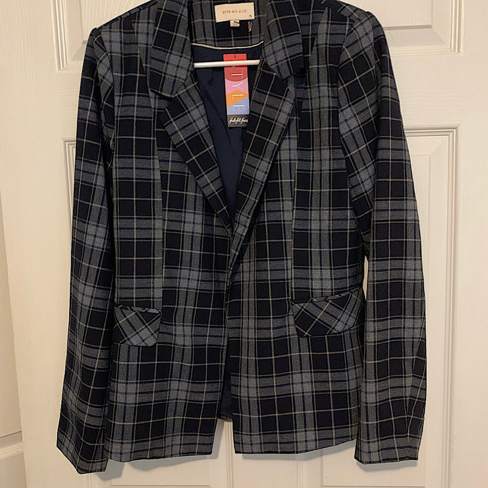 NWT-Never Worn. Skies Are Blue size M jacket.